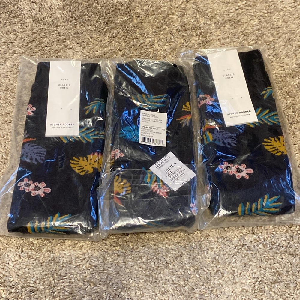 NWT Richer Poorer Paradiso Men's Classic Crew Socks (3 pack!)